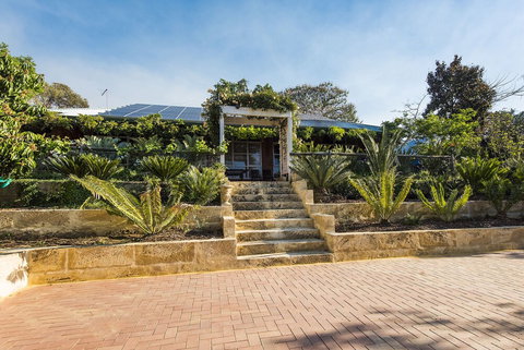 Guildford River Retreat - Lightning Ridge Tourism 1