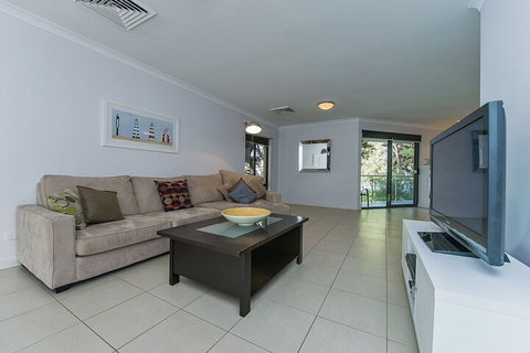 Yallingup Beach Resort - Lightning Ridge Tourism 1