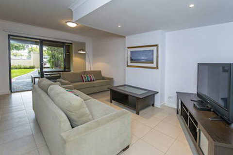 Yallingup Beach Resort - Lightning Ridge Tourism 6