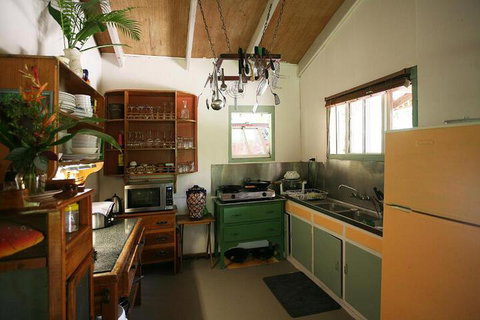 Tropical Bliss Bed & Breakfast - Lightning Ridge Tourism 5