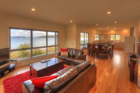Fairwinds - Essentially Tas - Lightning Ridge Tourism 0