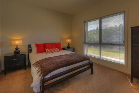 Fairwinds - Essentially Tas - Lightning Ridge Tourism 2