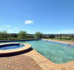 Beggars Bridge Vineyard Homestead w / pool  wifi  tennis  vineyard - Lightning Ridge Tourism