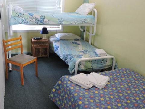 Pacific Motor Inn - Lightning Ridge Tourism 1