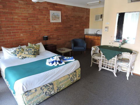 Pacific Motor Inn - Lightning Ridge Tourism 4