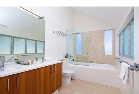 Villa Bianco - Lightning Ridge Tourism 1