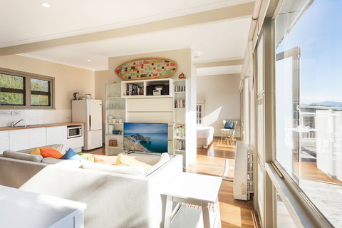 The Love Shack - Lightning Ridge Tourism 6