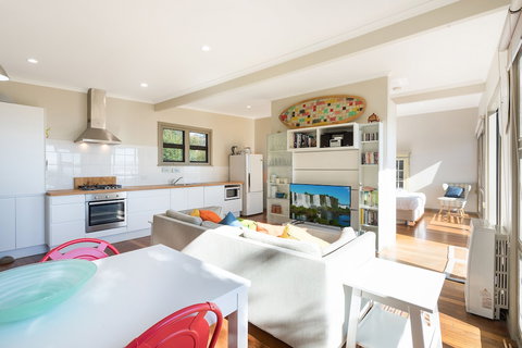 The Love Shack - Lightning Ridge Tourism 3