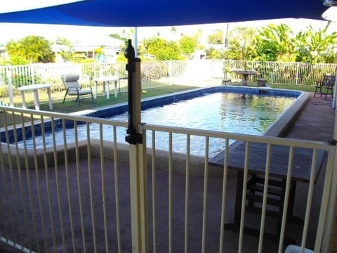 Kurrmine Beach Motel - Lightning Ridge Tourism 3