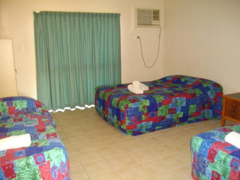 Kurrmine Beach Motel - Lightning Ridge Tourism 5