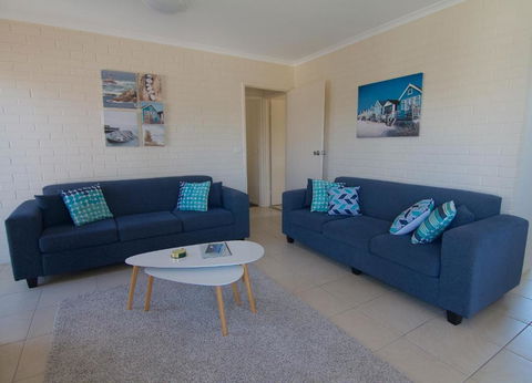 The Sands Holiday Apartments - Lightning Ridge Tourism 5