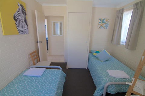 The Sands Holiday Apartments - Lightning Ridge Tourism 1