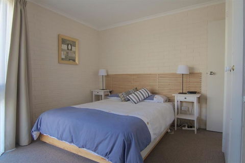 The Sands Holiday Apartments - Lightning Ridge Tourism 6