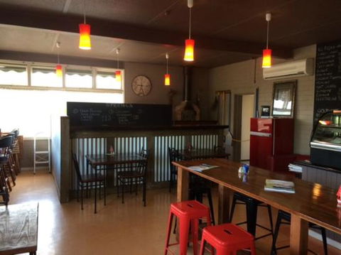 Jackson's On Albert Takeaway & Coffee Lounge - Lightning Ridge Tourism 0