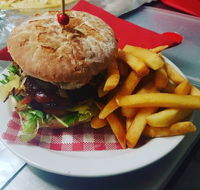 Upper Murray Pizza  Cinema - Lightning Ridge Tourism