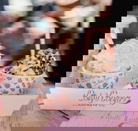 Betty's Burgers and Concrete Co. - Lightning Ridge Tourism