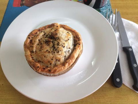 Pie Stop - Lightning Ridge Tourism 0