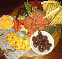 Trinders in The Astra - Lightning Ridge Tourism