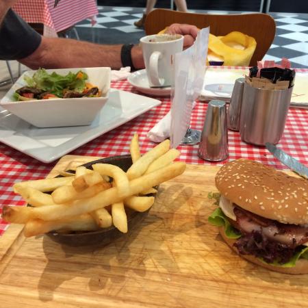 D'Cafe Richmond - Lightning Ridge Tourism 0