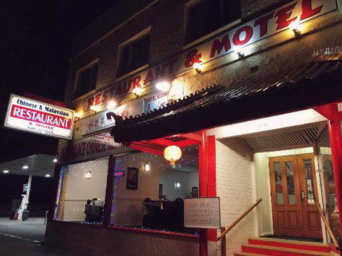 Palace Motel & Restaurant - Lightning Ridge Tourism 0