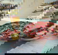 The Kitchen and Patio - Lightning Ridge Tourism