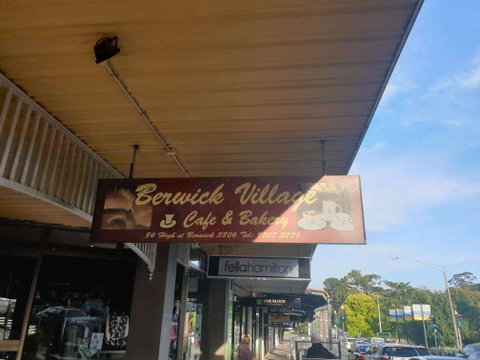 Berwick Village Cafe - Lightning Ridge Tourism 0