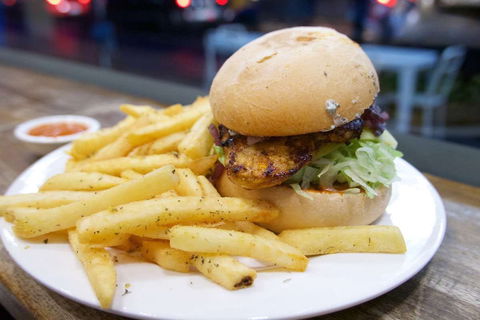 Smokey Chooks - Lightning Ridge Tourism 0