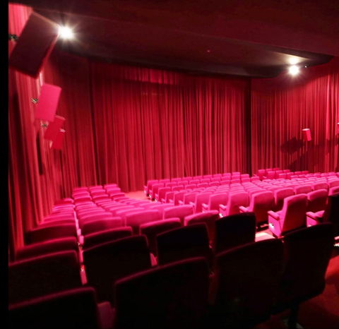 Verona Bar & Cinema - Lightning Ridge Tourism 0