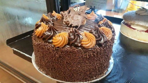 Big Bun Bakery - Lightning Ridge Tourism 0