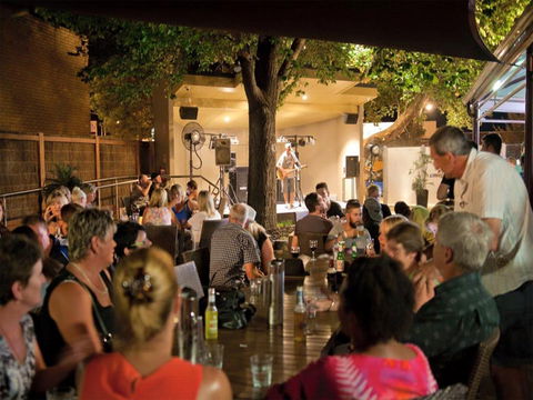 Swan Hill Club - Lightning Ridge Tourism 0