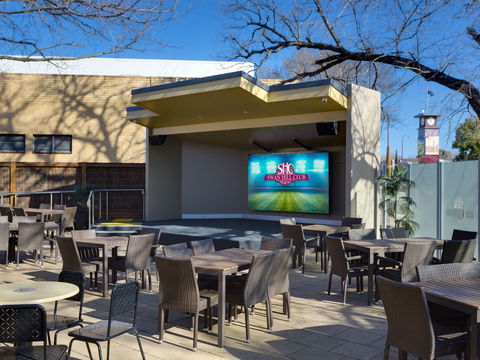 Swan Hill Club - Lightning Ridge Tourism 1