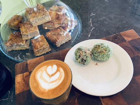 Jilarty Gelato Bar & Cafe - Lightning Ridge Tourism 0