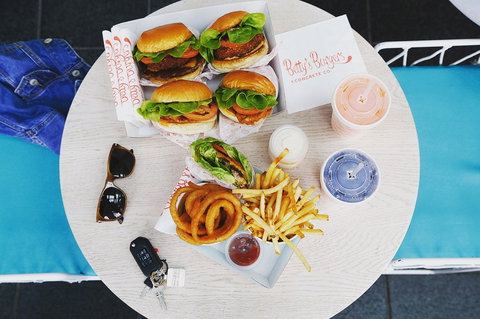 Betty's Burgers & Concrete Co. - Castle Hill - Lightning Ridge Tourism 0