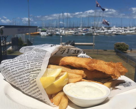 Moreton Bay Trailer Boat Club Bistro - Lightning Ridge Tourism 0