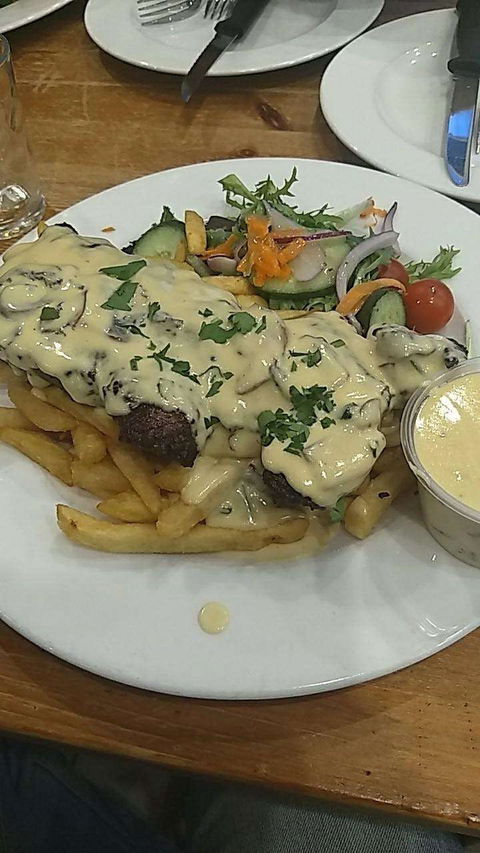 HIYC Cafe & Restaurant - Lightning Ridge Tourism 0