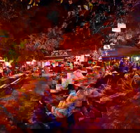 Montes Lounge - Lightning Ridge Tourism