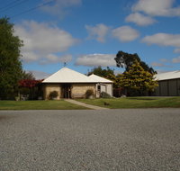 Malcolm Creek Vineyard - Lightning Ridge Tourism