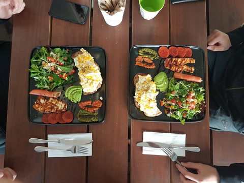 Quotes Cafe - Lightning Ridge Tourism 0