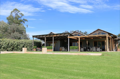 Two Rivers Wines - Lightning Ridge Tourism 0