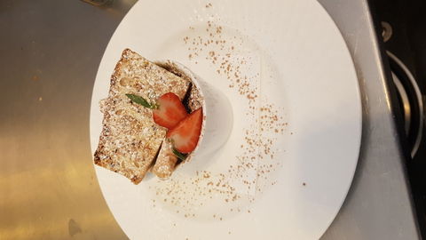 Three Little Pigs - Bar And Bistro - Lightning Ridge Tourism 2