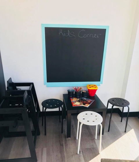 Gold Leaf Coffee Shop - Lightning Ridge Tourism 0