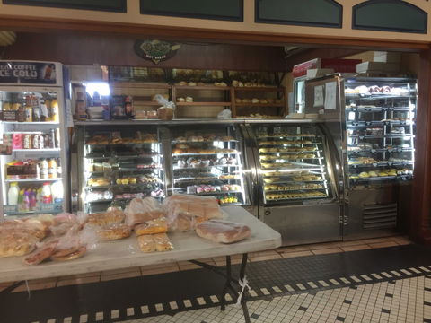 Golden Crust Hot Bread - Lightning Ridge Tourism 0