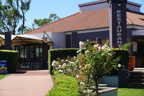 Picnic Point Cafe And Restaurant - Lightning Ridge Tourism 1