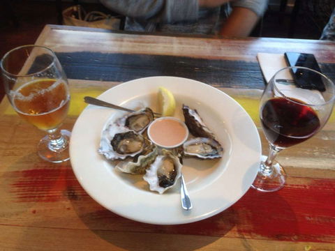 Saltshaker - Lightning Ridge Tourism 0