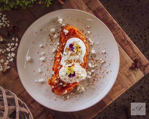 Zanya's Cafe - Lightning Ridge Tourism 0