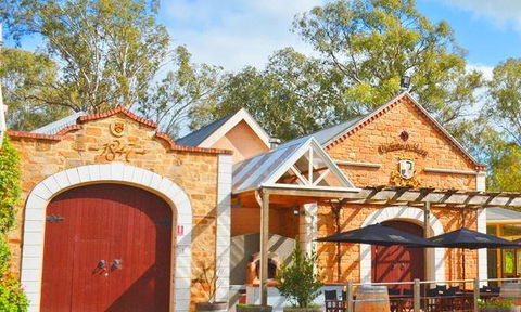Clique Brothers - Yogurt With Friends - Lightning Ridge Tourism 1