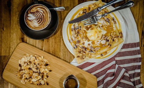 Roule Galette Carnegie - Lightning Ridge Tourism 0