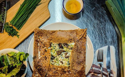 Roule Galette Carnegie - Lightning Ridge Tourism 8