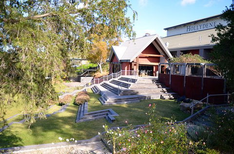 Vines Restaurant At Hollydene Estate - Lightning Ridge Tourism 0
