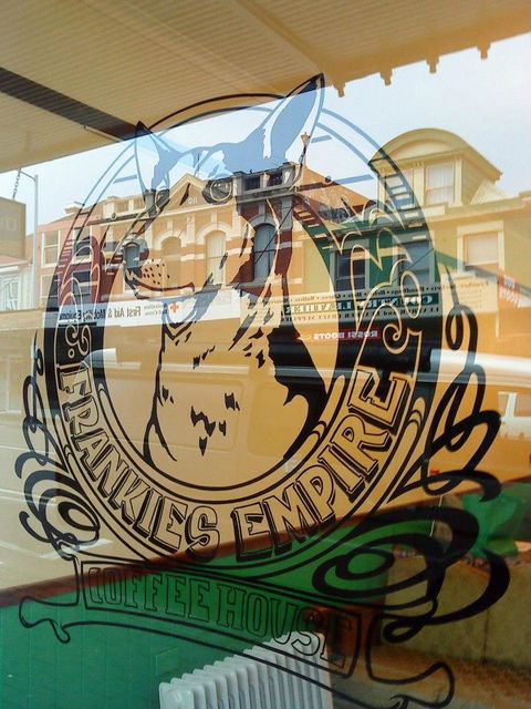 Frankies Empire Coffee House - Lightning Ridge Tourism 4